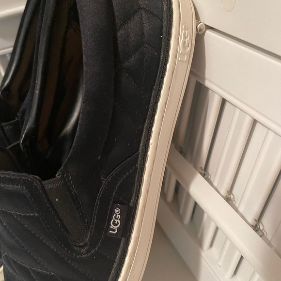 Uggs quilt design shoes 40% silk and 60% cotton. Great conditions. - Picture 12 of 13